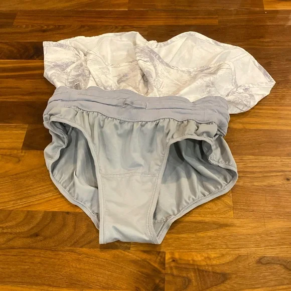 Lululemon Tracker Short Grey White 4” Size 8 - Picture 6 of 6